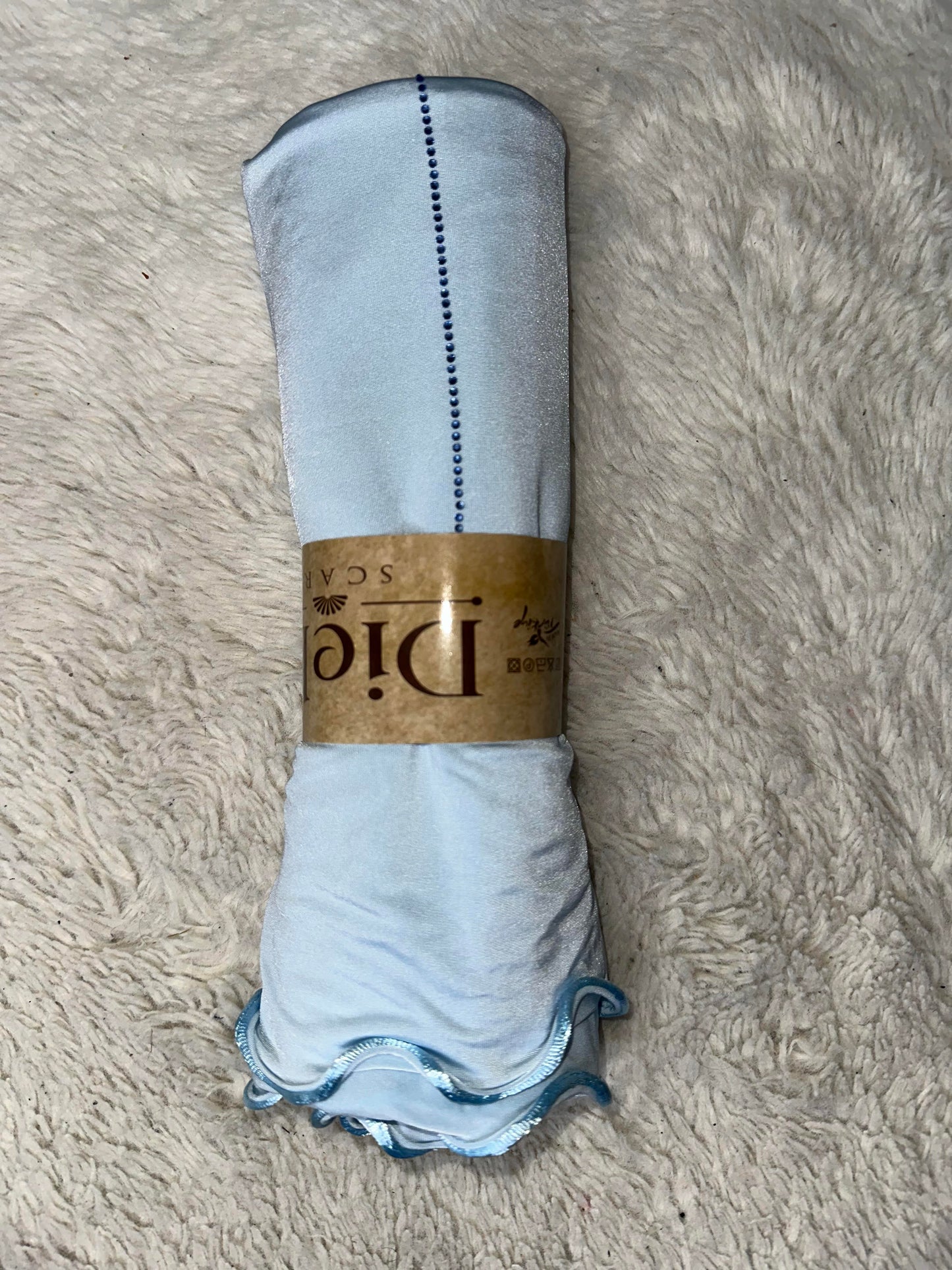Éclat et Élégance : Le Hijab Jersey Premium à Strass Ciel