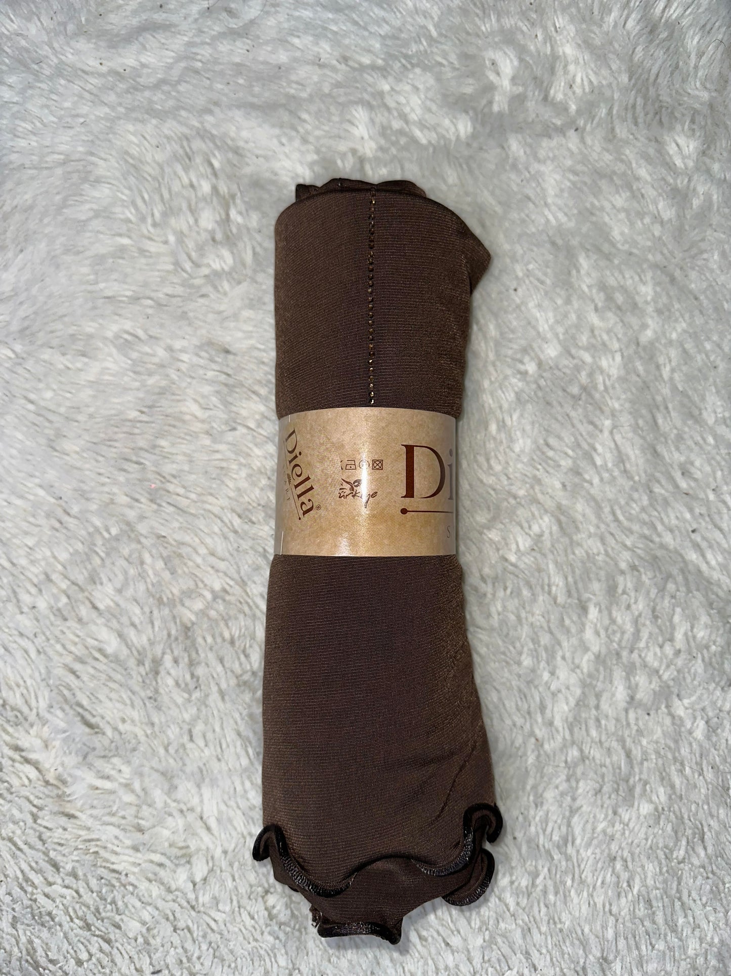 Sublimez Votre Look avec Nos Hijabs en Jersey Premium à Strass Marron