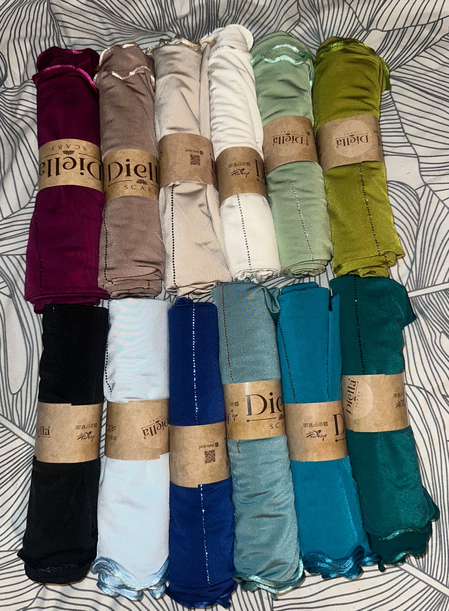 Éclat et Élégance : Le Hijab Jersey Premium Satinée à Strass