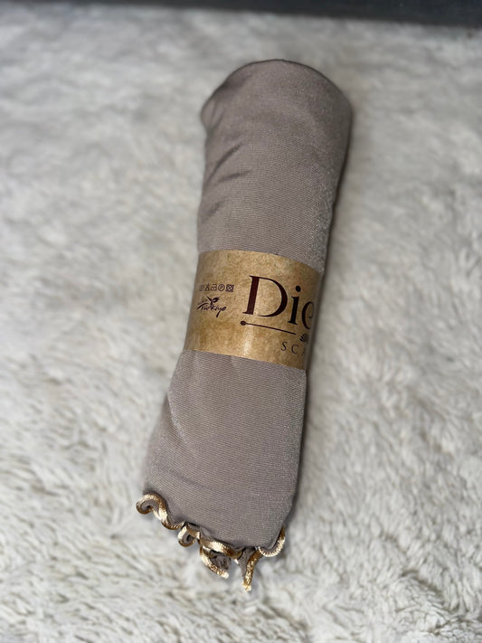 Élevez Votre Style avec Nos Hijabs en Jersey Premium Mocca Doré