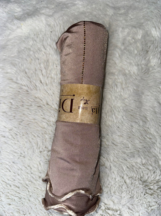 Éclat et Élégance : Le Hijab Jersey Premium à Strass Mocca